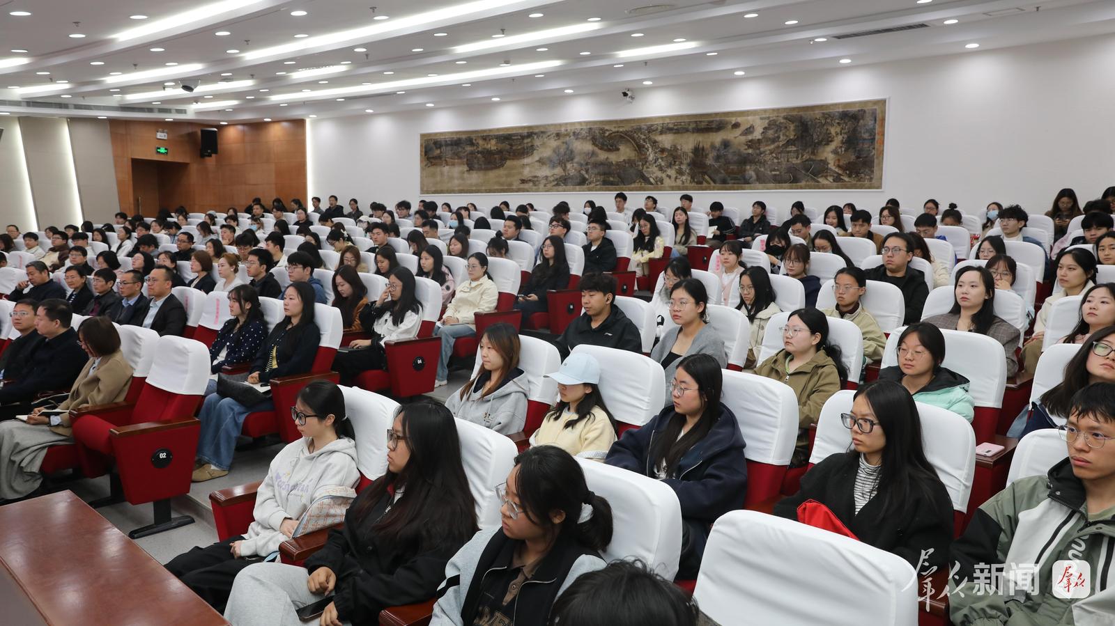 “金课”打破了传统章节讲授的模式,采用“问题链驱动”教学,引导学生主动思考、主动探究。