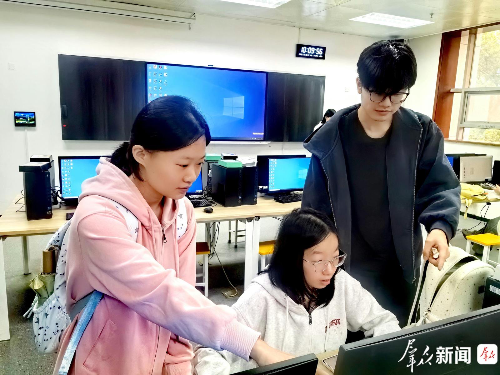 学生凭证书、创业实践成果等置换学分,自主深耕兴趣方向。